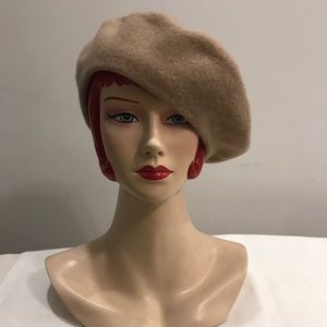 Beige wool French beret. NWOT